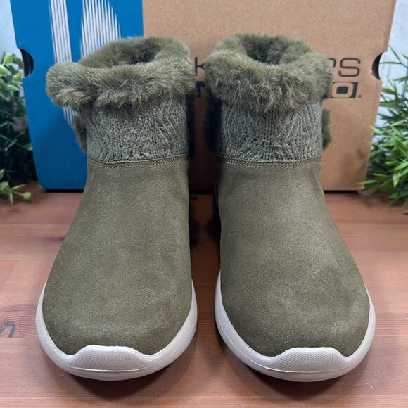 Skechers On the GO Wide Width Winter Gleam City Water Repellent Suede Boots - Picture 3 of 10